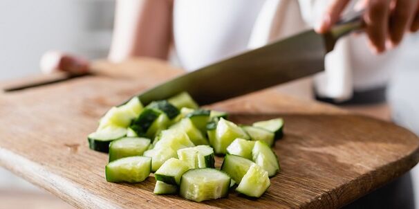 Cucumbers - glasraí íseal-calorie le díluchtú